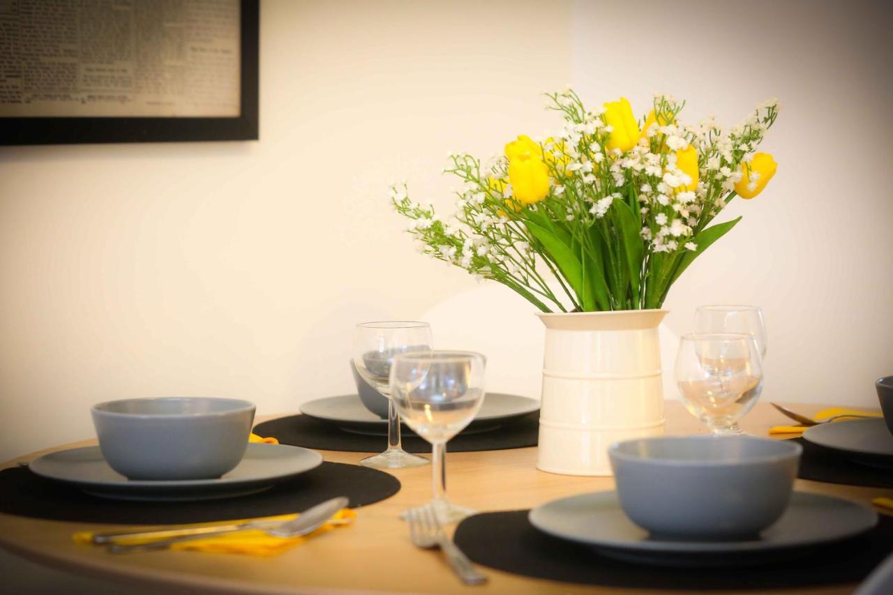 Excellent Location - City Centre - Parking - 4 Beds -2 Bedrooms Belfast Eksteriør billede