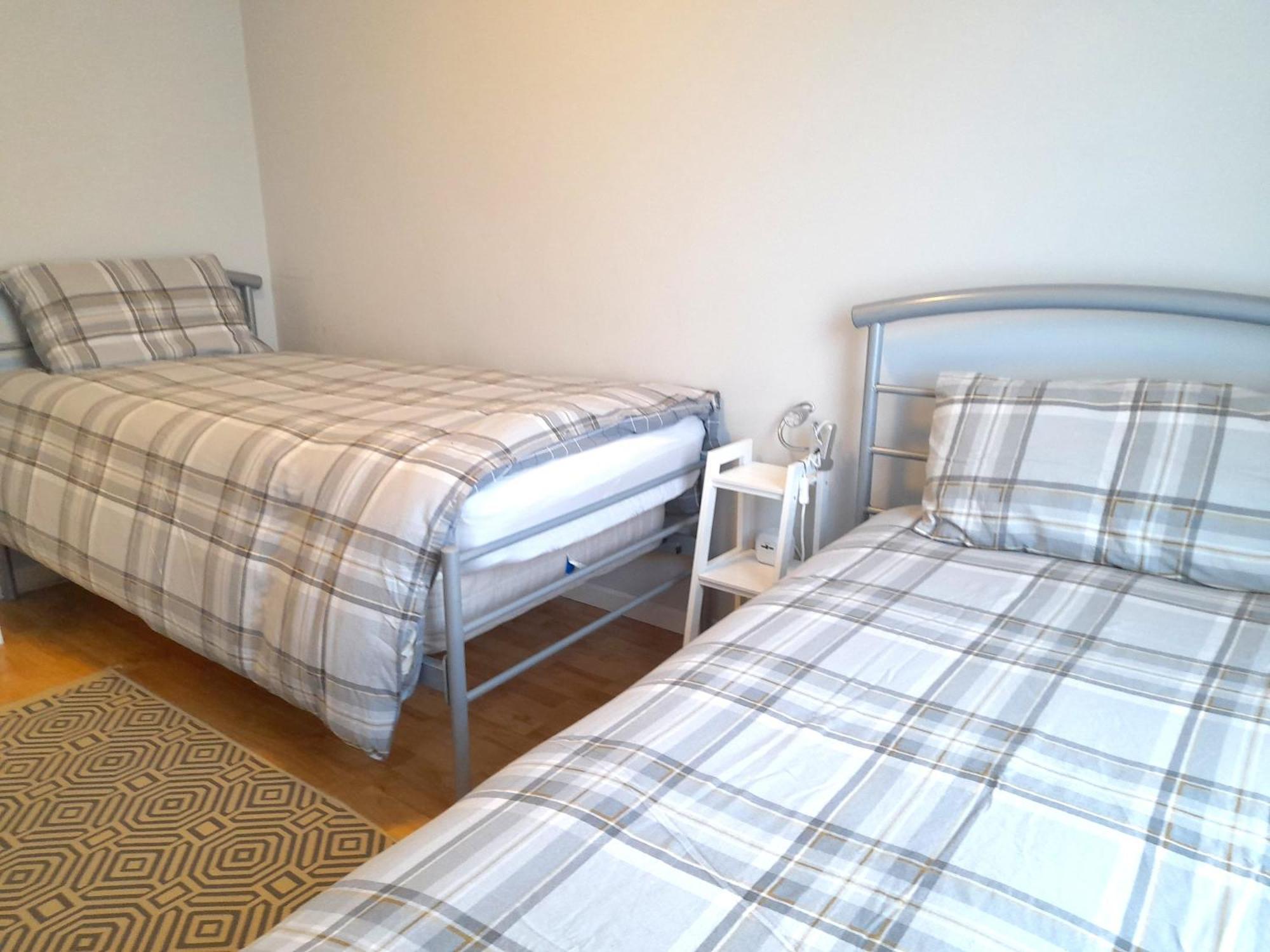Excellent Location - City Centre - Parking - 4 Beds -2 Bedrooms Belfast Eksteriør billede