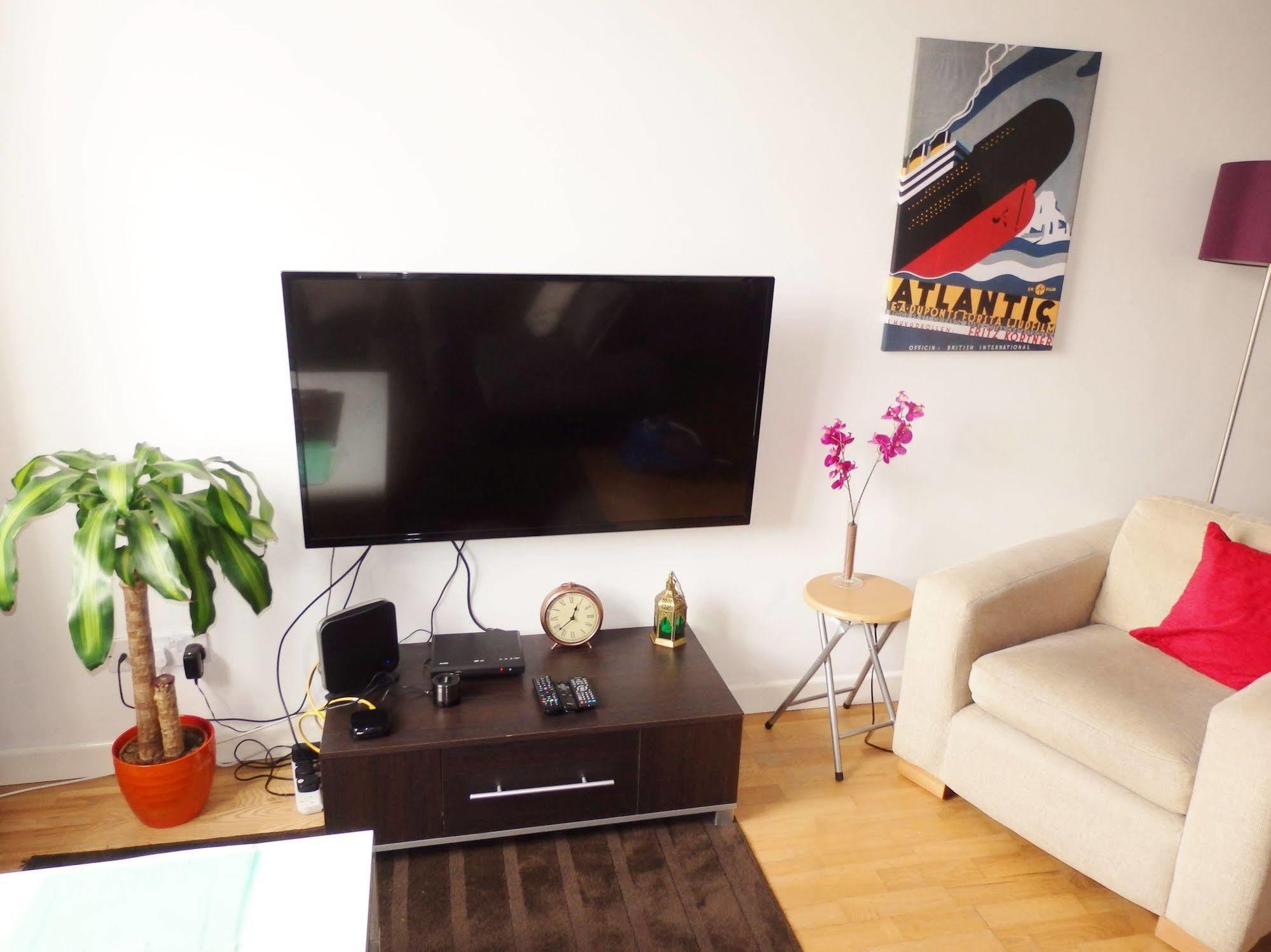 Excellent Location - City Centre - Parking - 4 Beds -2 Bedrooms Belfast Eksteriør billede