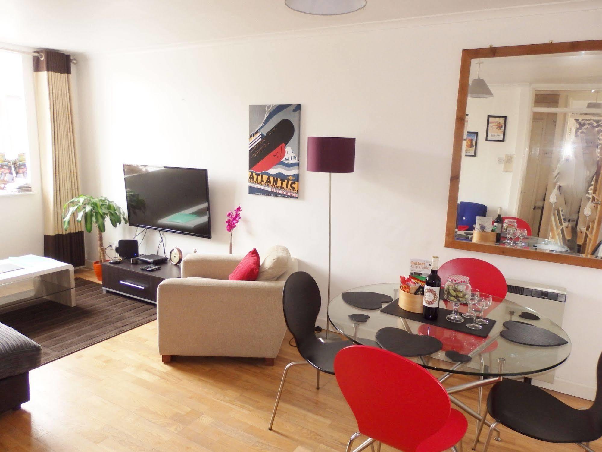 Excellent Location - City Centre - Parking - 4 Beds -2 Bedrooms Belfast Eksteriør billede