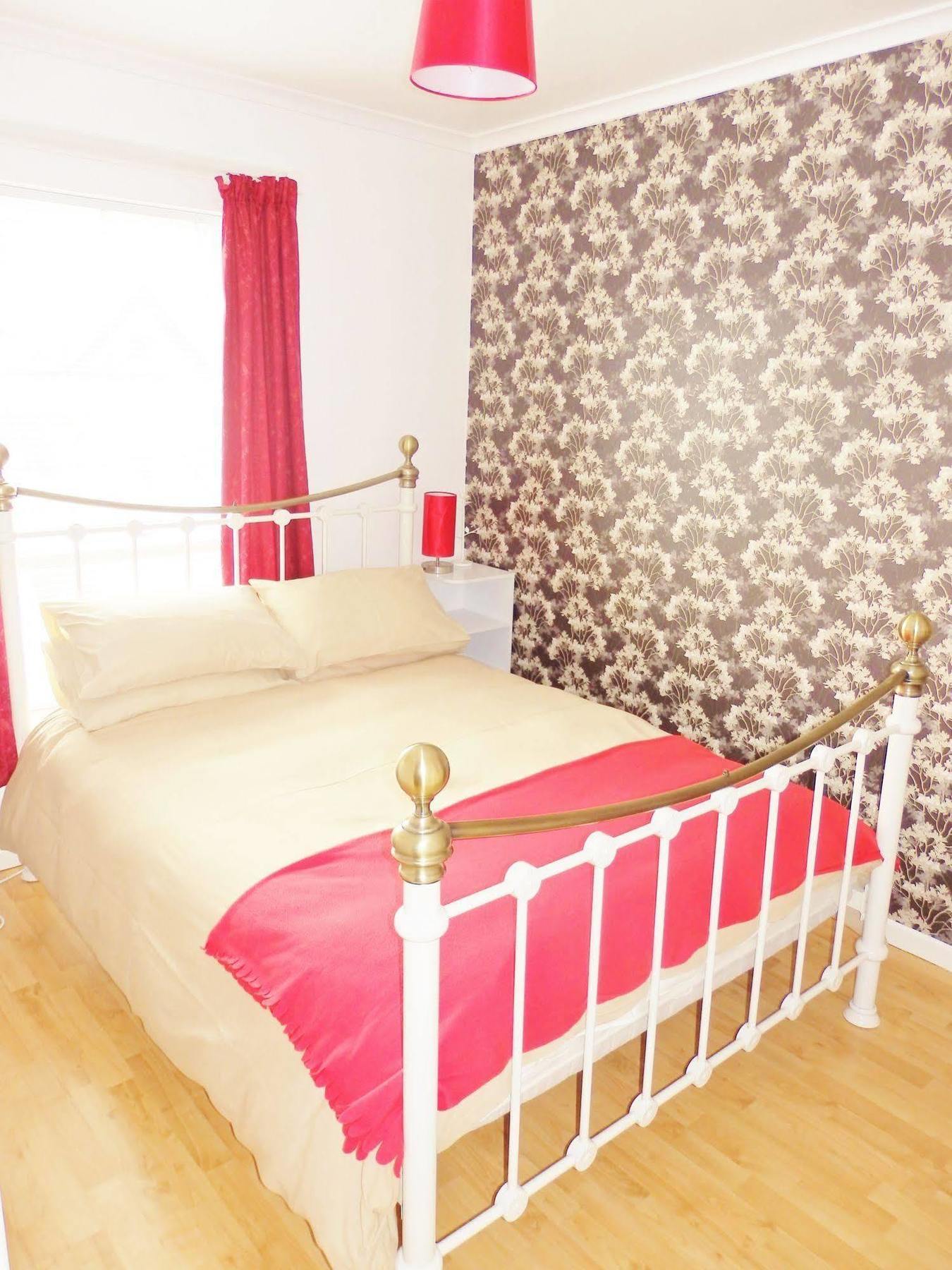 Excellent Location - City Centre - Parking - 4 Beds -2 Bedrooms Belfast Eksteriør billede